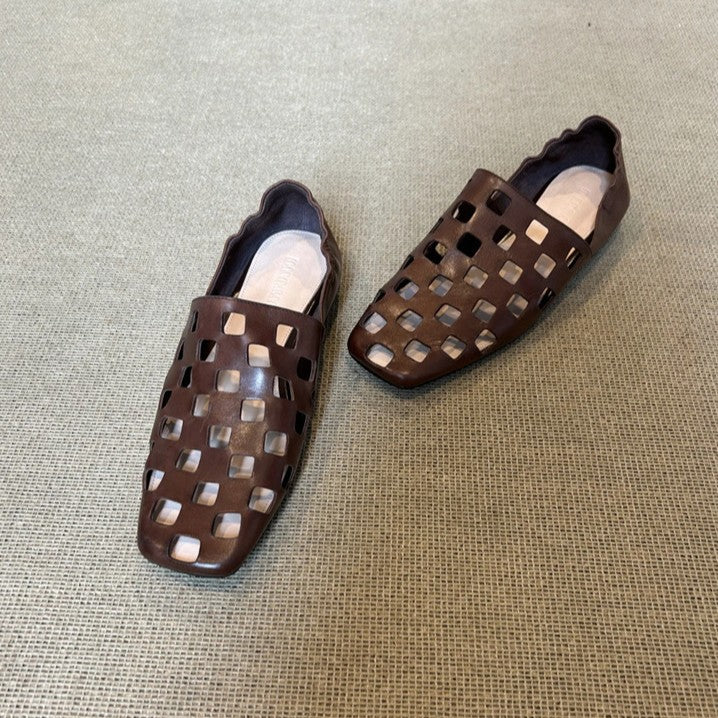 Womens Retro Flat Shoes With Hollowed-Out Pleats For A Sophisticated Look