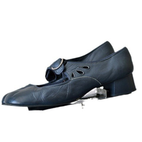 Low heel buckle and shallow cut single shoe for women