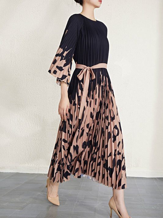 Spring /Summer Women Leopard Print Decorative Pleated Round Neck Lace-up Type Elegant Wind Dresses