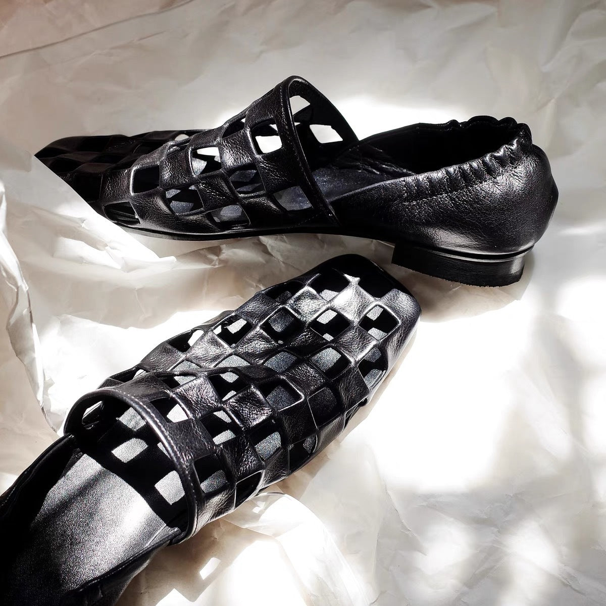 Womens Retro Flat Shoes With Hollowed-Out Pleats For A Sophisticated Look