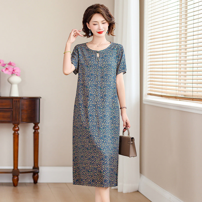 A middle-aged mother is wearing a cotton silk dress