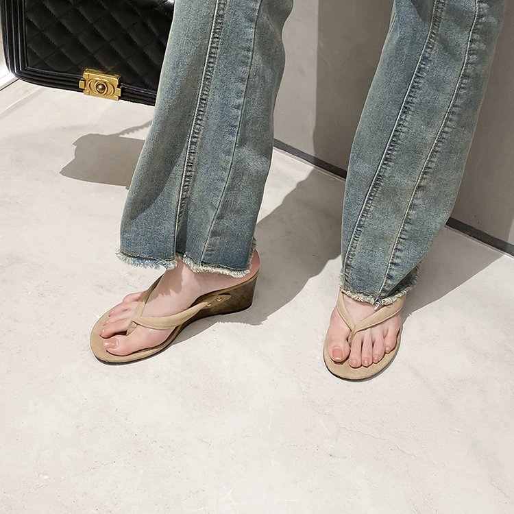 Versatile Stylish  And Lightweight Outdoor Sandals