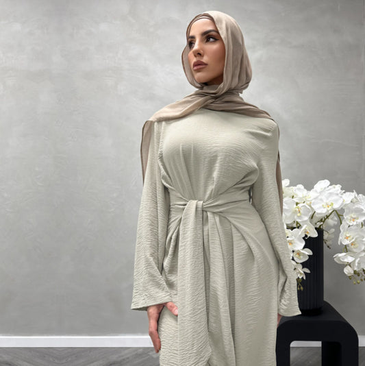 Dignified dress from Dubai Abaya in solid color