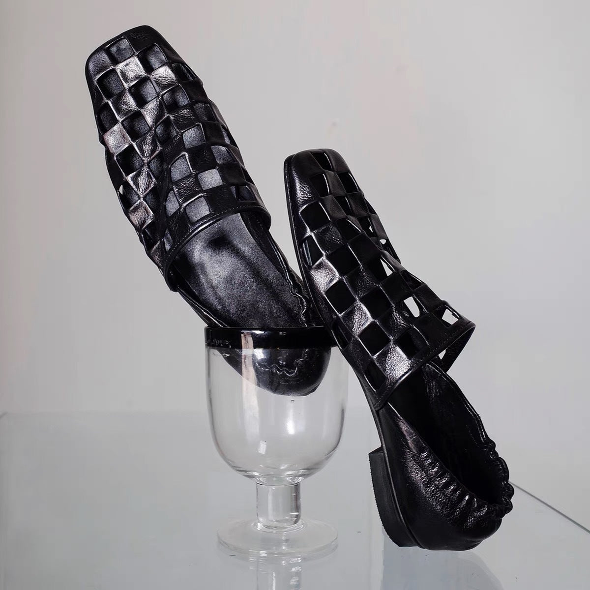 Womens Retro Flat Shoes With Hollowed-Out Pleats For A Sophisticated Look